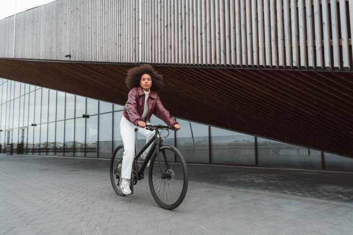 At first glance, the Ampler Curt is not recognisable as an e-bike. The elegant, neatly finished frame conceals the 336 Wh battery, whilst the 250-watt motor, with 45 Newton metres of torque, is housed in the rear wheel hub.