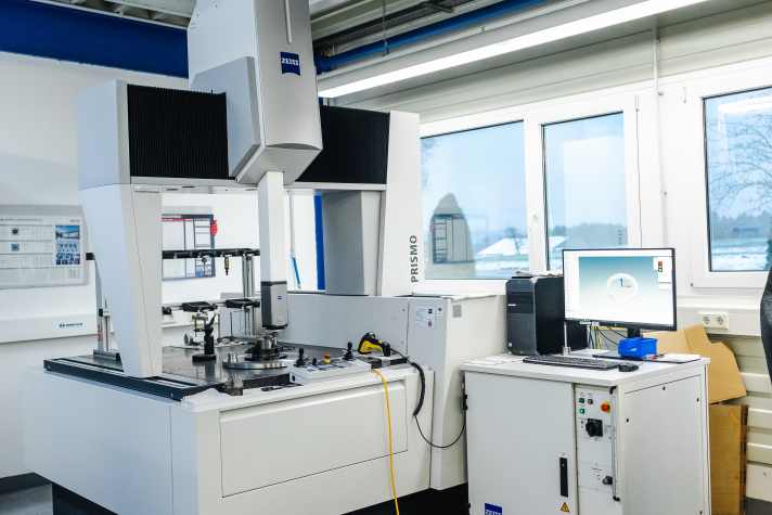 This coordinate measuring machine compares workpiece and specifications.