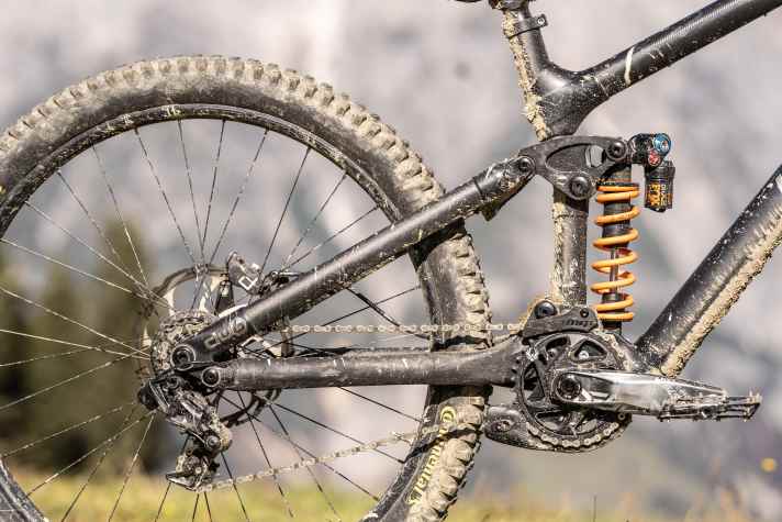 The 475 steel spring suited us well with an operating weight of around 80 kilos, but tended to be on the soft side.