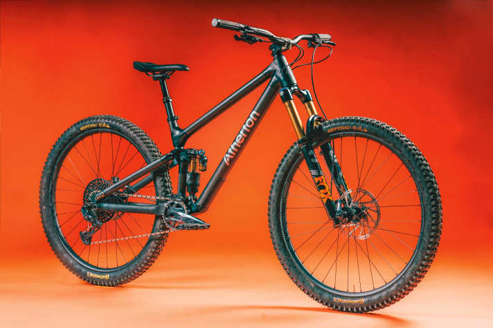 In the Atherton AM.130X version, the front suspension travel increases to 150 millimetres.