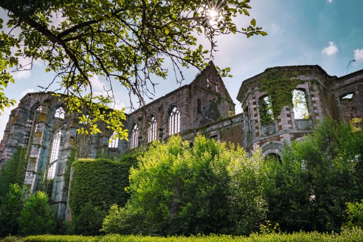 Largely destroyed but still impressive: the Abbaye d'Aulne