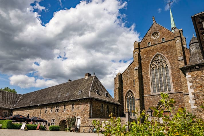 Worthwhile detour to the Cistercian abbey of Val-Dieu.