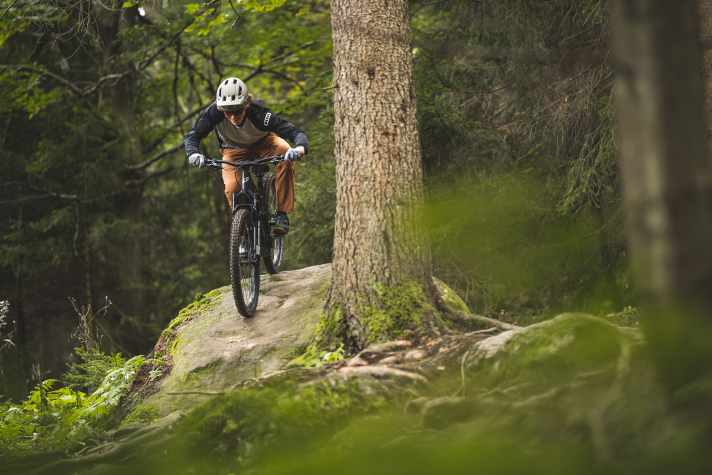 With its heavy-duty equipment, the Sresh can also be used for the odd stunt or two.