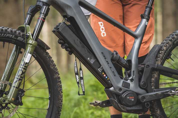The large 800 Wh battery folds forwards out of the down tube and is secured with a key.