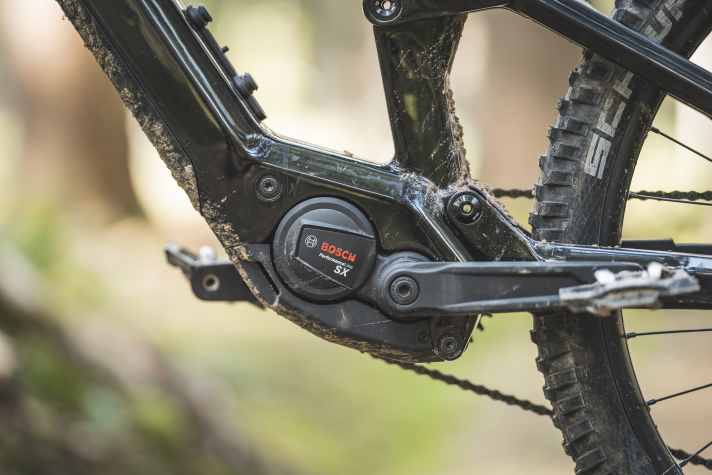 Der Bosch SX liefert eine hohe Spitzenleistung in kurzen Zwischensprints und ein gelungenes Fahrgefühl. Dafür fallen Hitzebeständigkeit und Drehmoment überschaubar aus.