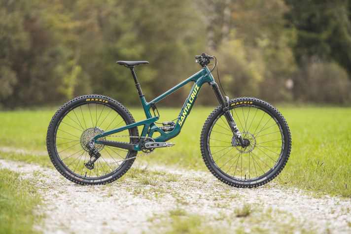 The spec and geometry of the new Santa Cruz Hightower were convincing in the test. There is still room for improvement in the rear suspension function.