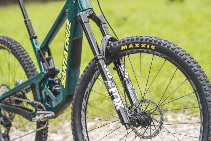 At the front, the Santa Cruz Hightower 4 has plenty of reserves with 160 millimetres of travel.
