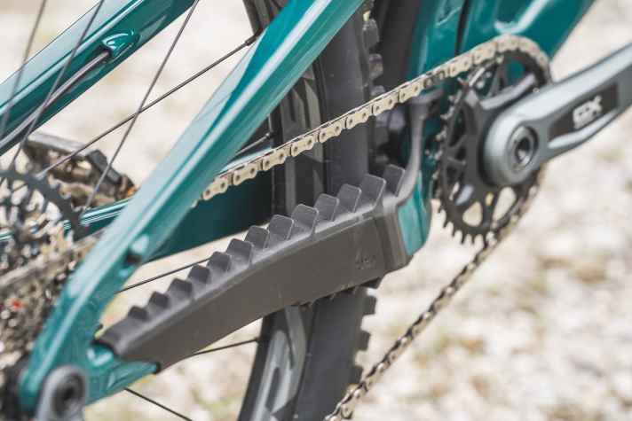 Schütze, was gut und teuer ist: Beim Rahmenschutz geht Santa Cruz keine Kompromisse ein.