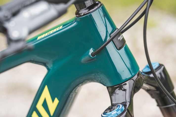 Wrenchers will be pleased to know that the cables on the Santa Cruz frame do not run through the headset, but into the interior.