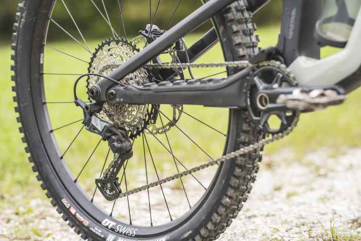 Ein vollwertiger Shimano SLX Antrieb sorgt für zuverlässige, mechanische Gangwechsel.