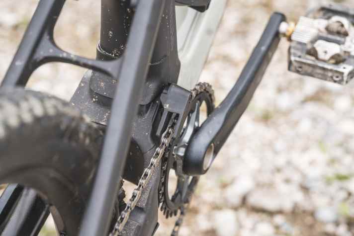 A small chain guide holds the drivetrain in position on the Canyon Fully.