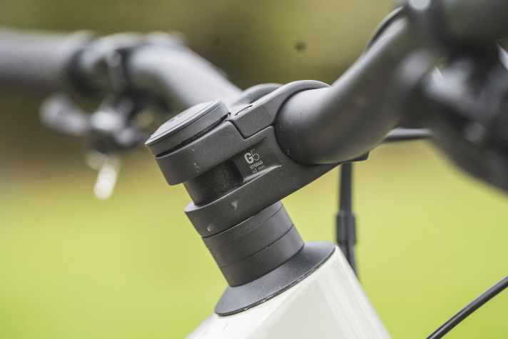 Canyon verbaut am All Mountain Fully G5-Komponenten aus eigenem Haus, wie diesen kurzen Toploader-Vorbau.