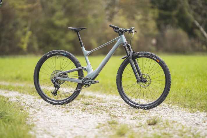 As you can see, you can't see anything: the Scott Spark 920 TR hides its shock inside the frame.