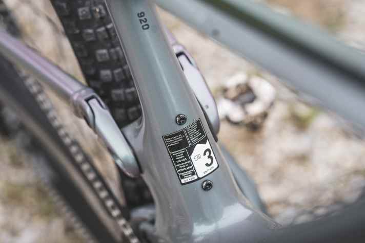 Not a matter of course in the trail bike category: there is a second bottle cage mount on the seat tube of the Scott Spark.