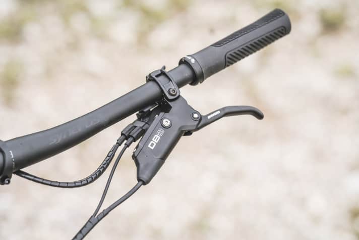 Looks wilder than it bites: The affordable Sram DB8 brakes have a crisp pressure point but disappointingly little power.