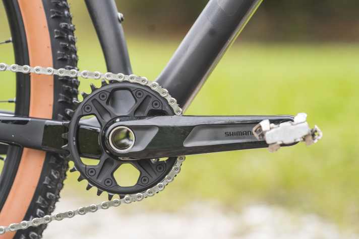 Auch die Shimano-Teile, welche nicht das XT-Logo tragen, passen optisch und funktional gut ins Gesamtbild des Cube Cross Country Hardtails.