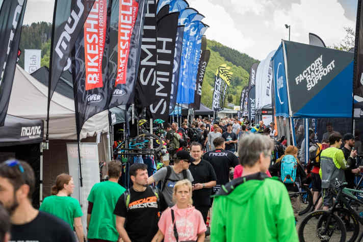 Brand new bikes to put through their paces yourself and immediately discuss them with like-minded people and pros. But all in a party mood, with the whole family: Germany's biggest BIKE festival is celebrated in Willingen.