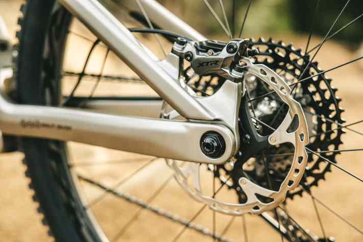 Wie von anderen BH Bikes bekannt, setzt auch das iLynx+ SL auf Gelenk im Hinterbau, das direkt auf der Hinterachse liegt.