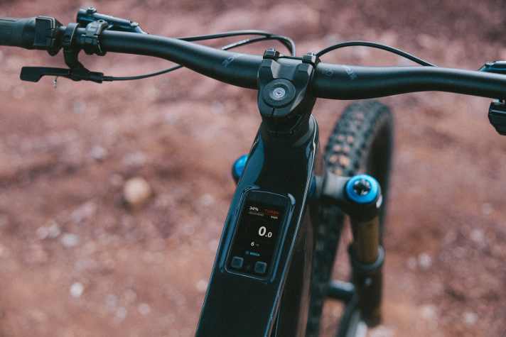 The large Purion 200 display gives you a clear overview of all riding data