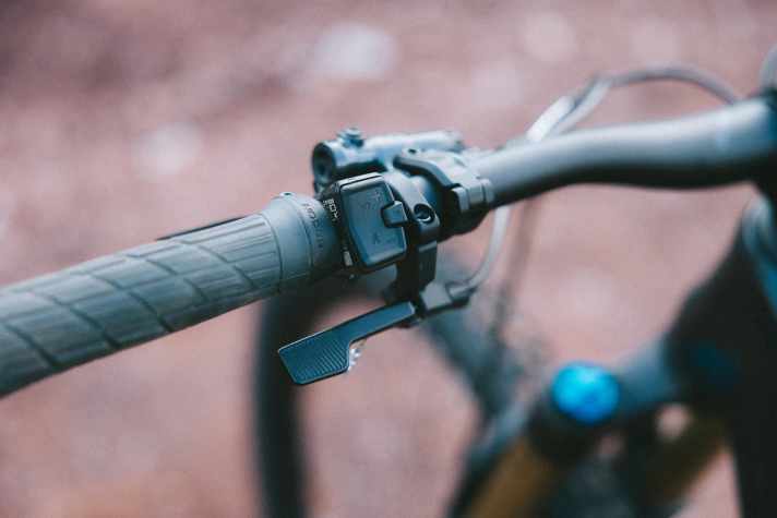 Der Motor lässt sich von der kompakten Fernbedienung aus steuern