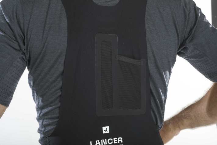 The perfectly shaped straps keep the padding neatly in shape. There is a pocket at the back for a sensor