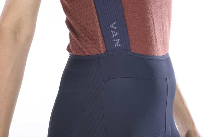 Pleasant material and a great look. At first glance, there is little to criticise about the Van Rysel