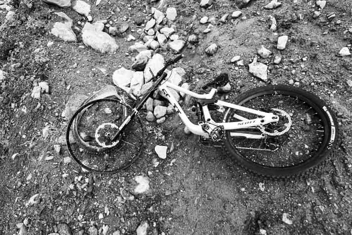 "There was too much energy involved": the front wheel exploded on landing.