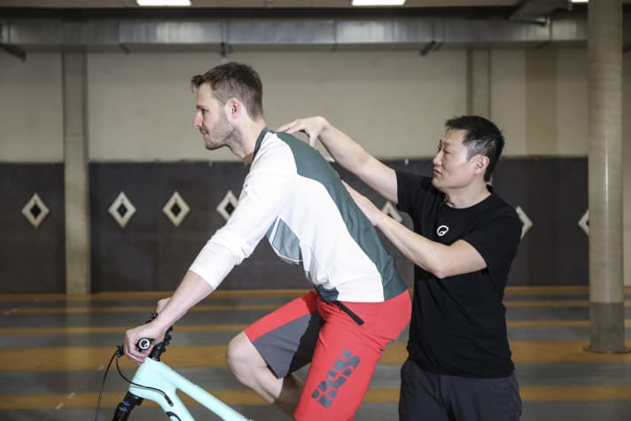 The bike fitting by Kim Tofaute and Dagny Hilpert should help BIKE reader Albert to get through his first tour with 3000 metres of altitude without any complaints.