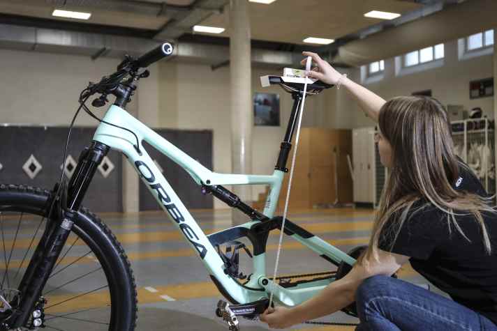 Ein Bikefitting kann helfen Sitzprobleme zu eliminieren bevor sie zu Schmerzen führen und das Training ausbremsen.