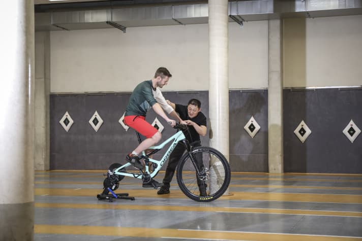 Bikefitting beinhaltet stets den Dialog zwischen Sportler und Fitter. Kim Tofaute ist einer der angesehensten Fachmänner auf seinem Gebiet.