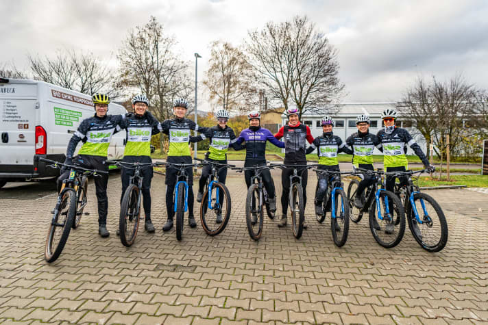 First a group photo with the BIKE Junior Team, then it's off to the trails in the Swabian Alb.