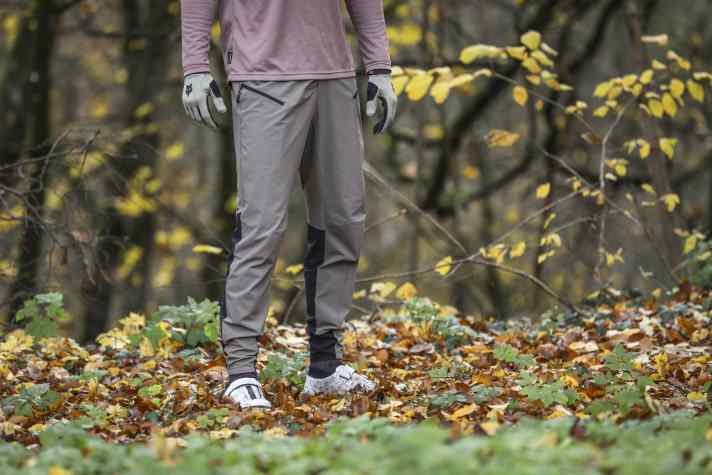 Lightweight materials, comfortable but not too wide fit - the Moab Pro can handle everything from trail tours to park use.