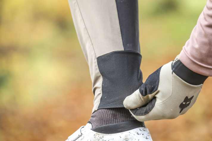 The leg cuffs also fit comfortably - neither too tight nor too loose.