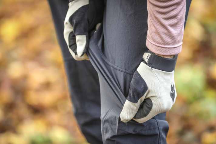 The stretchy material is extremely comfortable to wear and gives you maximum freedom of movement on the bike.