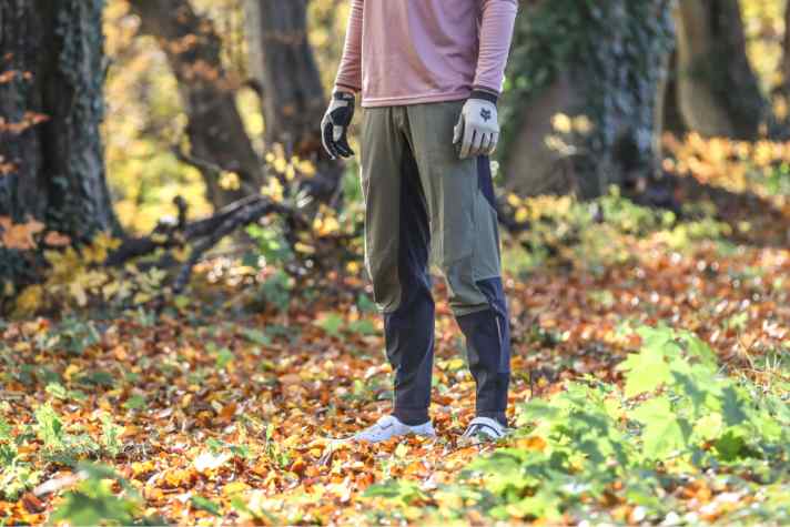 High-quality materials and extensive features are on the plus side with the Skibotn Flex Pants. But what about fit and comfort?