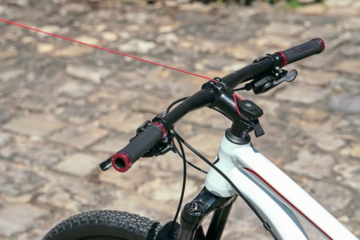 The Zefal tow rope is attached to the stem