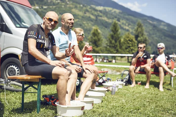 Alkaline foot baths are not only relaxing and beneficial. They also clear the first wave of acid from the body.