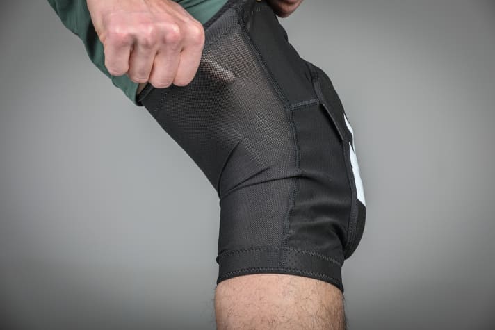 Luftiges Mesh, keine Nähte - beim Treten hatten wir mit dem Skinny zumindest in der Kniekehle keine Probleme.