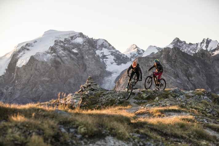 Spätestens um 9 Uhr müssen Biker in den Trail eingefahren sein. Wer etwas früher kommt, erlebt König Ortler beim Aufwachen.