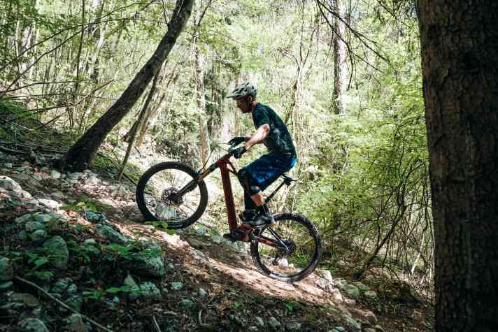 On steep climbs, the increased performance values make climbing noticeably easier.