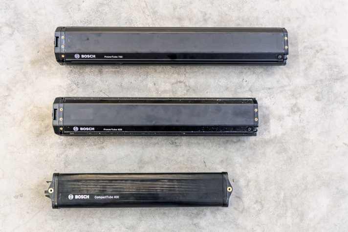 The Compact Tube 400 (bottom, 2.1 kilos) has a different design and a different cell format than the thicker Power Tubes 625 (centre, 3.6 kilos) and 750 (top, 4.3 kilos). Theoretically, however, the batteries are compatible with each other.