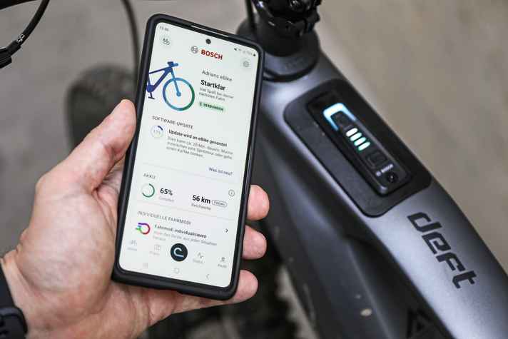 Im nächsten Schritt die neue Software herunterladen und an das E-Bike übertragen.