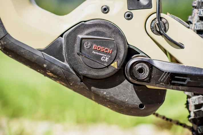 Beim E-MTB Camp waren wir noch auf Bikes mit dem älteren Bosch CX unterwegs. Er bietet 85 Nm und bis zu 600 Watt.