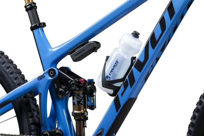 Bucking the trend: Pivot has not given the new Switchblade a frame storage compartment. Instead, there is a tidy mounting point under the top tube and plenty of space for a water bottle.