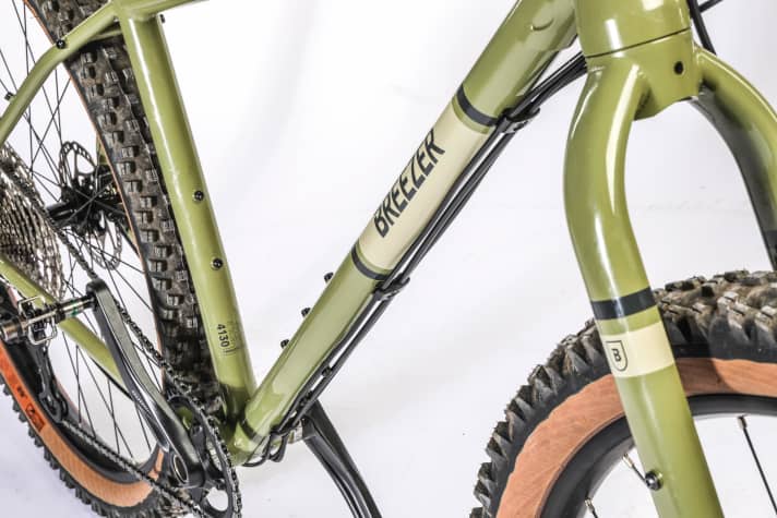 Außen liegende Züge erleichtern die Wartung. Unzählige Befestigungsmöglichkeiten sprechen Bikepacker an.