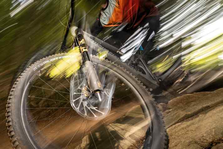 Even inexpensive stoppers like the DB8 should perform solidly and without squeaking. Otherwise something is wrong and the brake will fall short of its potential.