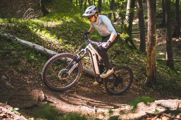 On climbs, the Brose motor impresses with its powerful torque and pleasant ride feel. The background noise also remains discreet.