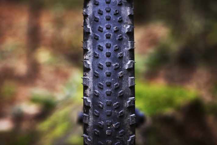Der Vallnord ist ein schneller XC-Reifen für trockene Bedingungen. Sein Profil soll besonders auf harten Böden schnell rollen
