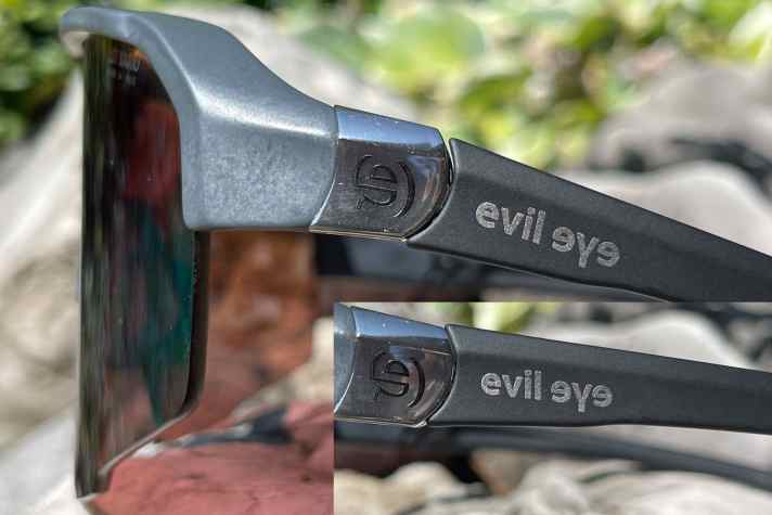 The brackets can be bent at 3 different angles. The two maximum positions are shown here.