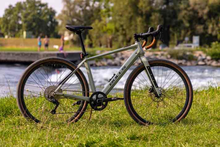 Un vélo qui a fait ses preuves : Le Bulls Grindr Evo avec moteur au moyeu Bafang et 520 wattheures pour 3999 euros.